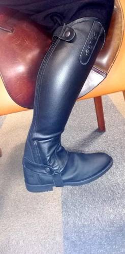 Czapsy skórzane SOFT-FIT Canter Club